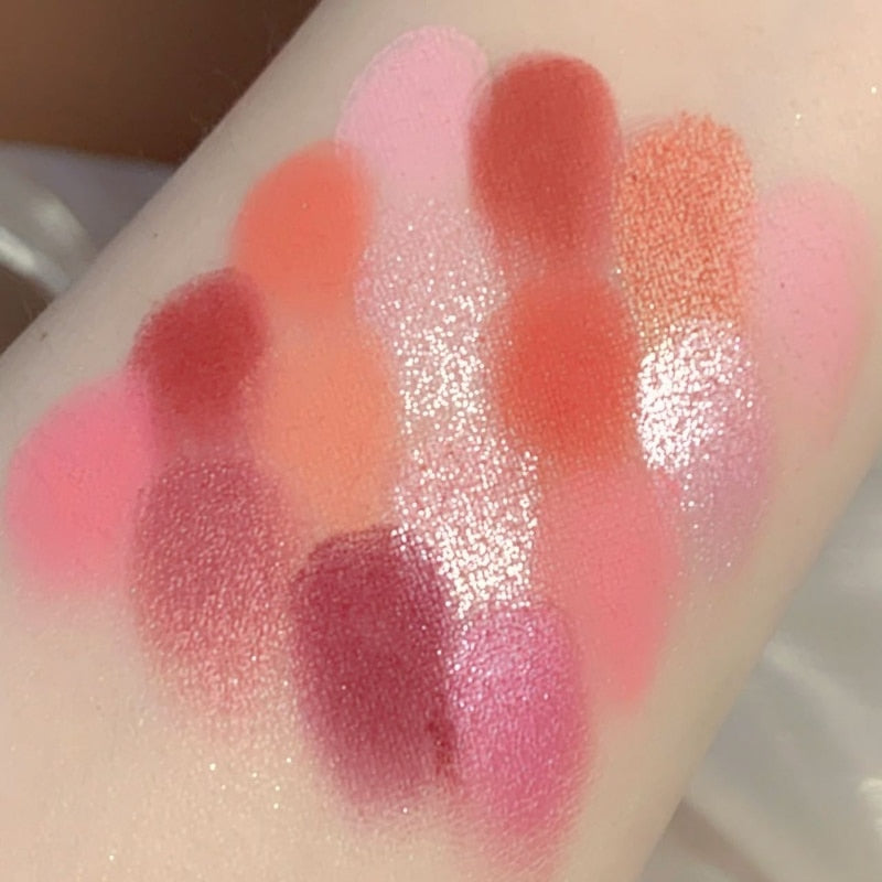 Paleta de sombras de ojos de 16 colores con polvos mates o nacarados, todos delicados y fáciles de limpiar