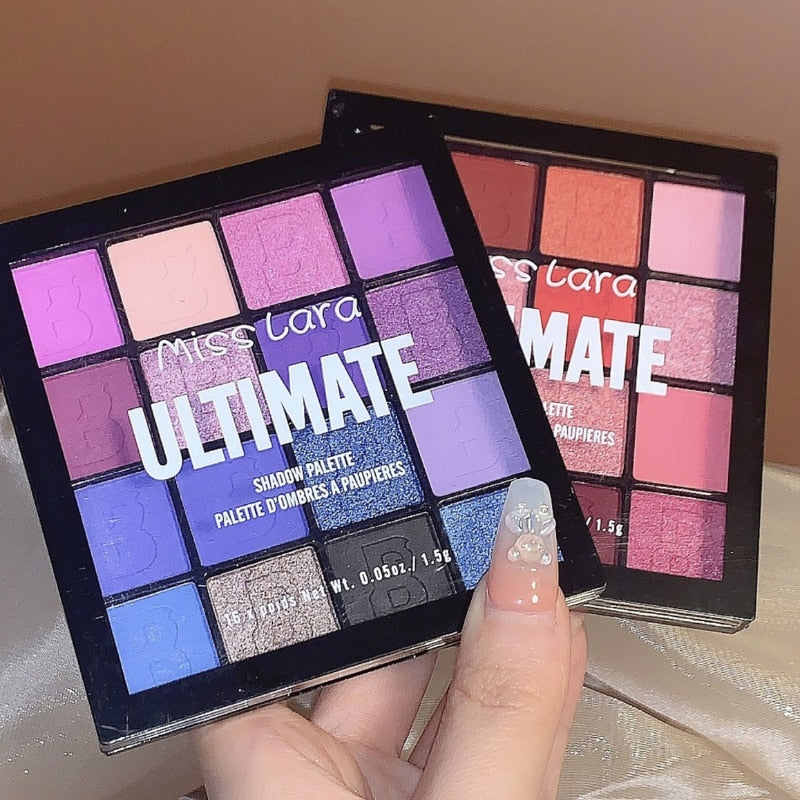 Paleta de sombras de ojos de 16 colores con polvos mates o nacarados, todos delicados y fáciles de limpiar